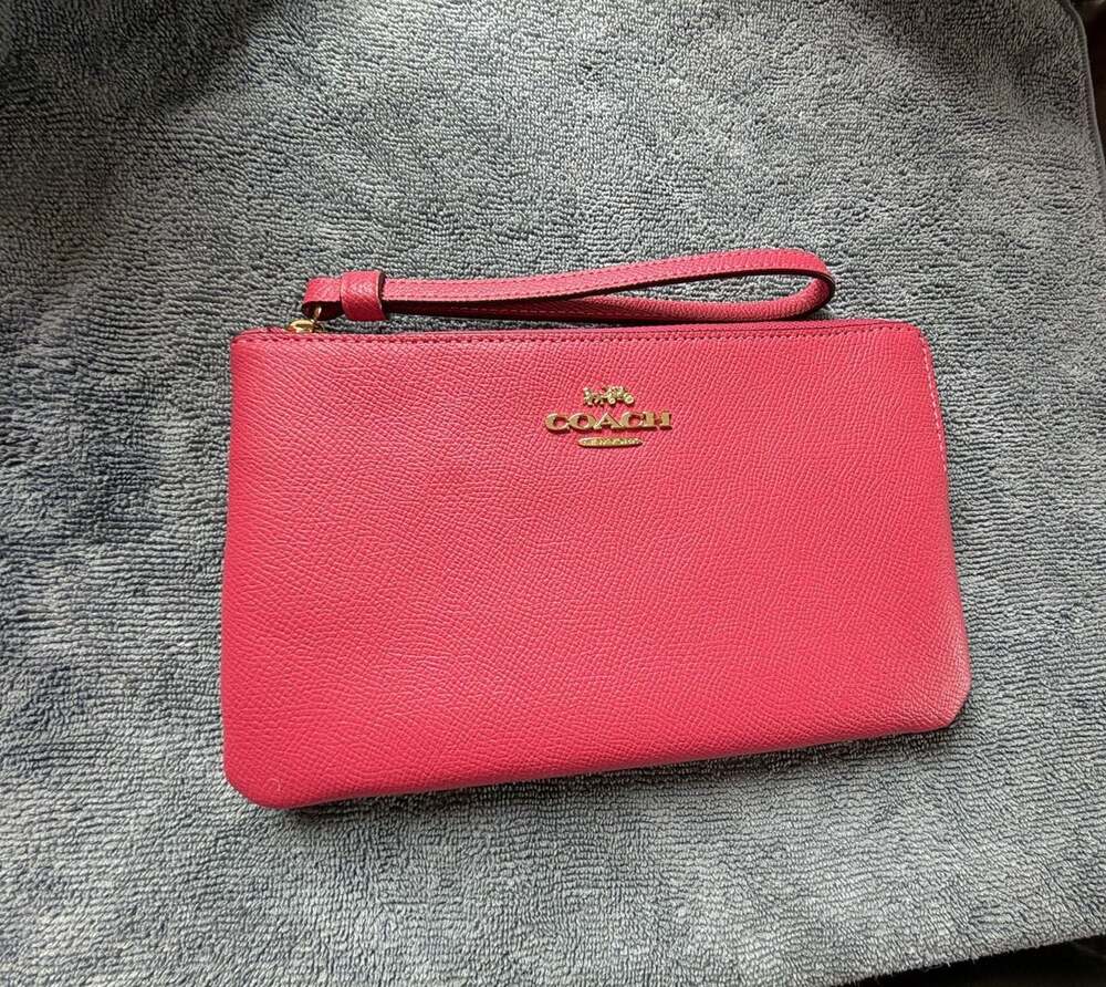 Coach Crossgrain Leather Large Corner Zip Wristlet in Fuchsia Pink - Picture 2 of 7